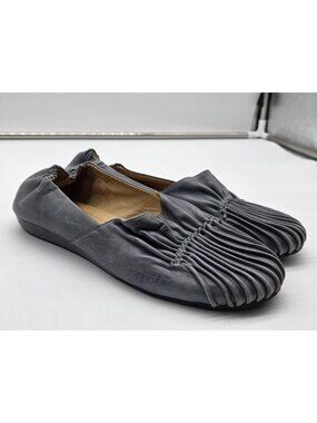 Chocolat Blu Shoes Womens Size 9.5 Gray VIC Leather Ballet Flats Pleated Damaged